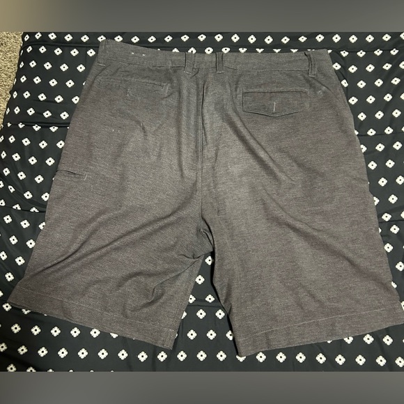 Used Men’s CSG (Champs Sports Gear) dark charcoal grey/ black shorts - size 38 - Picture 2 of 16